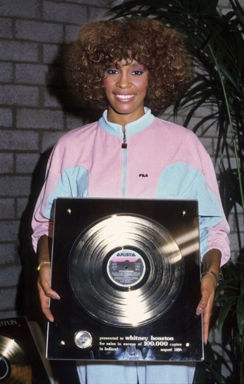 Belleza con una voz mágica: fotos raras de un joven Whitney Houston a partir de la década de 1980 años