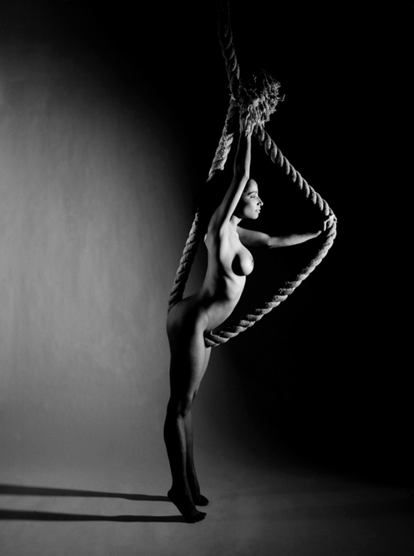 Black and white surrealism of the master of erotic photography Gunther Knop