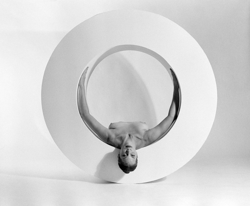 Black and white surrealism of the master of erotic photography Gunther Knop