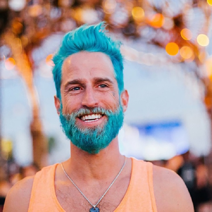 Blue beard: Male mermaids dye their beards different colors
