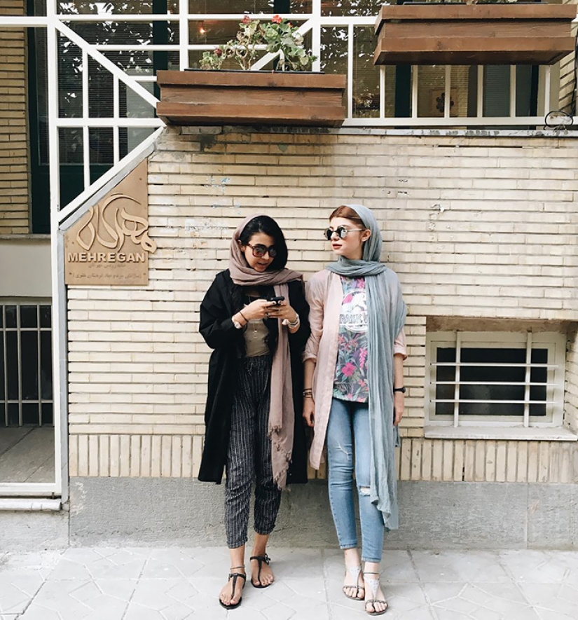 Bold Iranian fashionistas in sneakers destroy stereotypes
