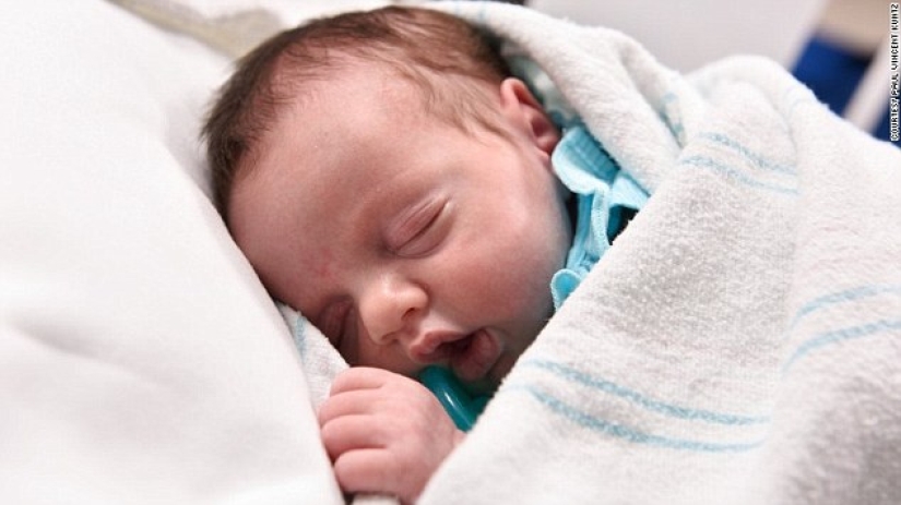 Born twice: doctors took the baby out of the womb to operate and bring it back