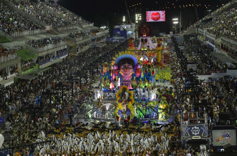 Brazilian Carnival 2017: highlights and revealing costumes