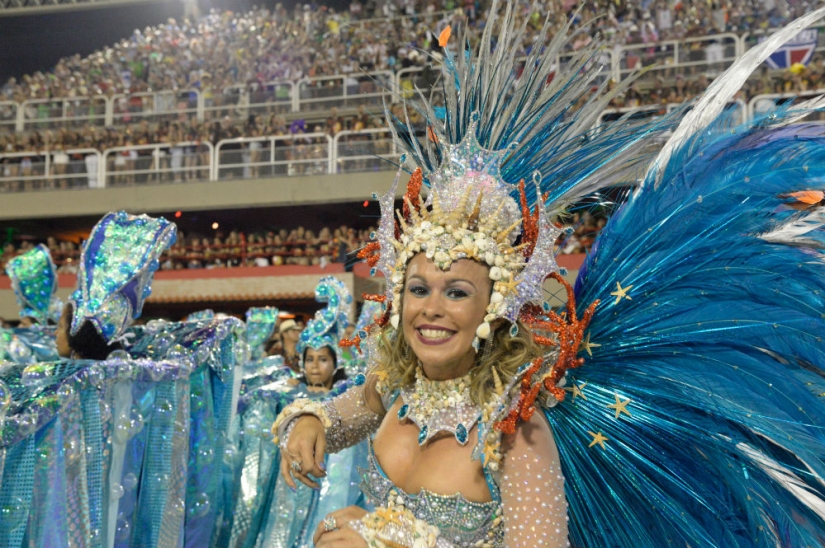 Brazilian Carnival 2017: highlights and revealing costumes