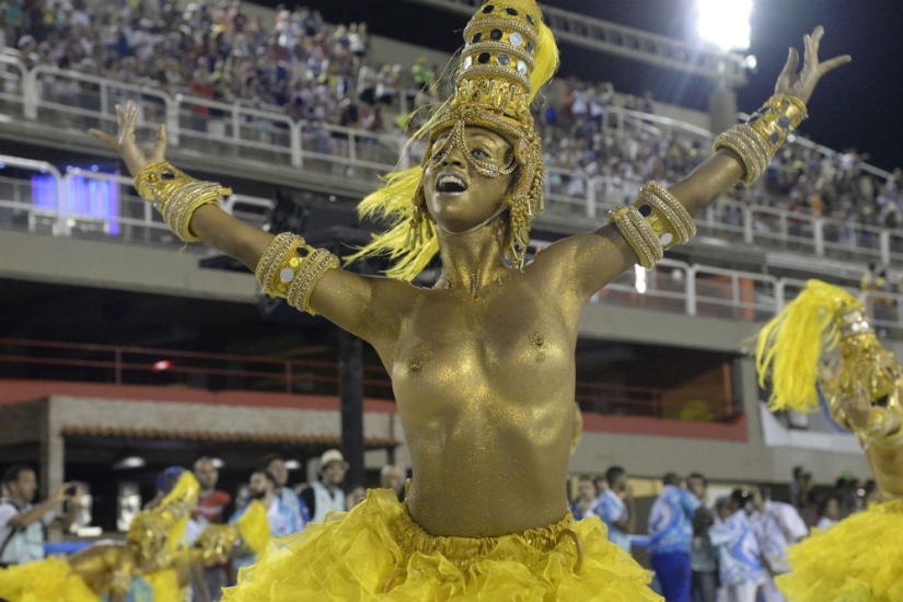 Brazilian Carnival 2017: highlights and revealing costumes