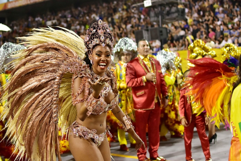 Brazilian Carnival 2017: highlights and revealing costumes - Pictolic