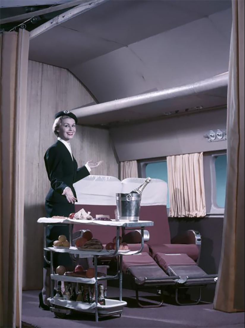 Breakfast in bed: how was the first class of Air France airline in 1957