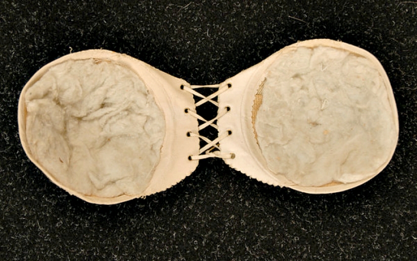 Breast augmentation 100 years ago. What was it like? Pictolic