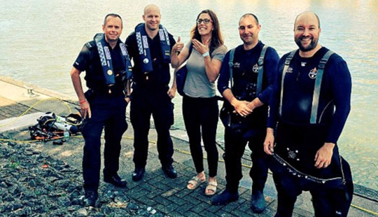 Bristol police prevented the wedding from breaking down by taking out a lost engagement ring from the bottom of the bay