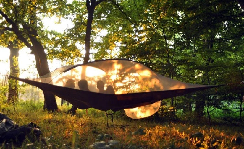British designer&#39;s tent lets you spend the night in a tree