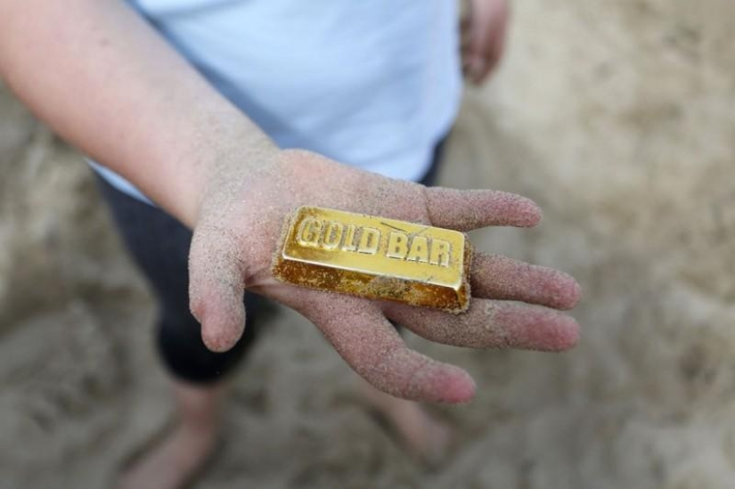 British Gold Rush on Folkestone Beach