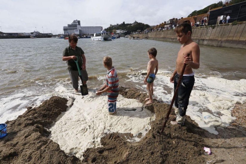 British Gold Rush on Folkestone Beach