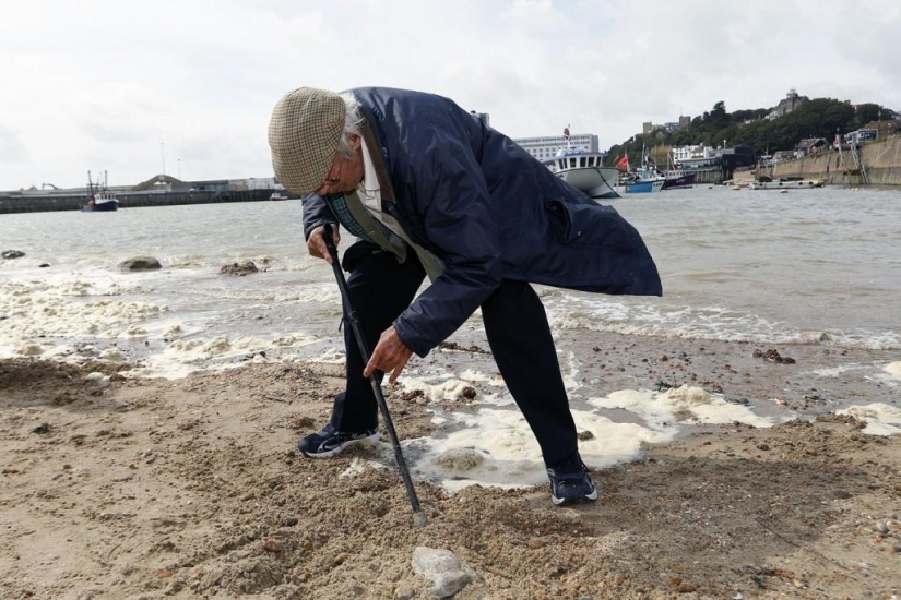 British Gold Rush on Folkestone Beach