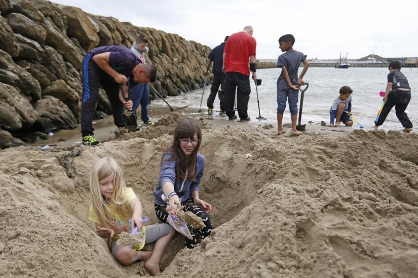 British Gold Rush on Folkestone Beach