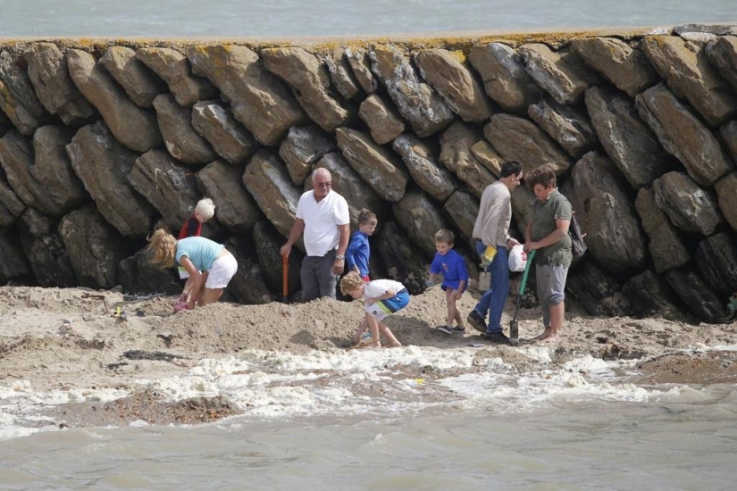 British Gold Rush on Folkestone Beach