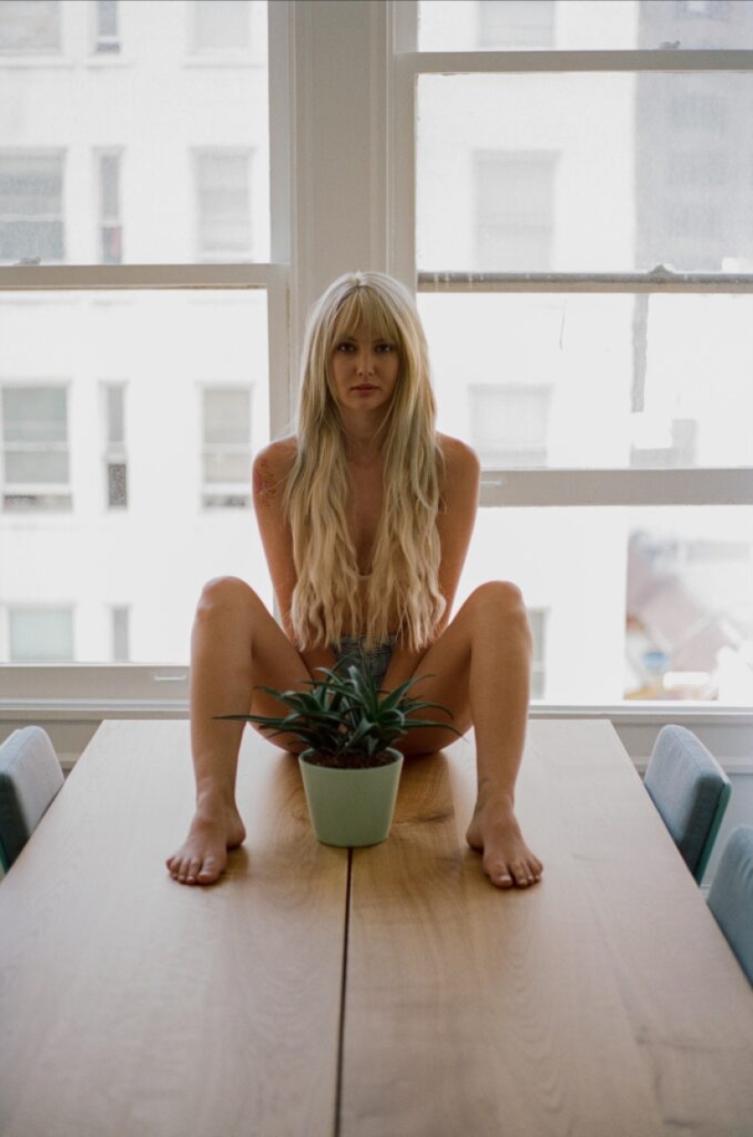 Brock Sanders: a photographer who celebrates the natural beauty of women