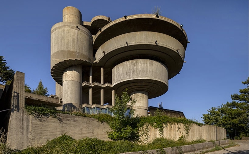 BRUTALISM FROM NAPLES TO TRIESTE