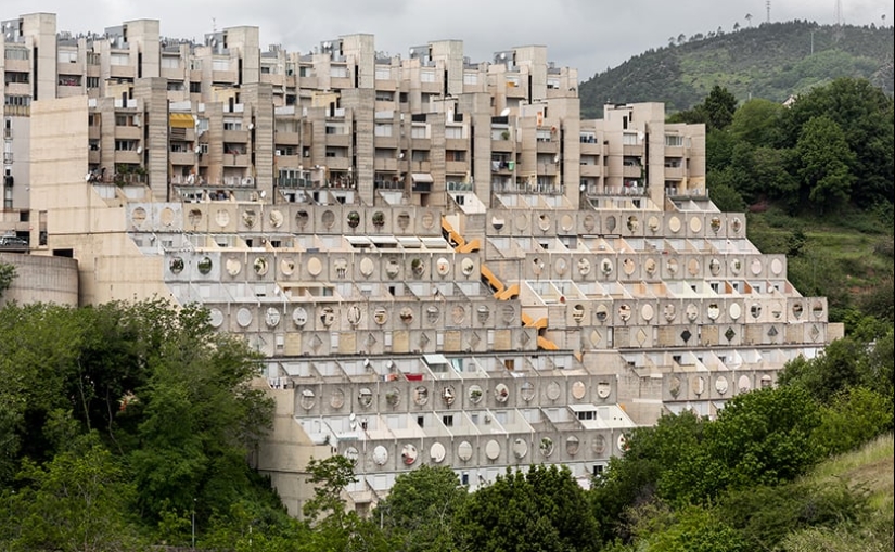 BRUTALISMO DE NÁPOLES A TRIESTE