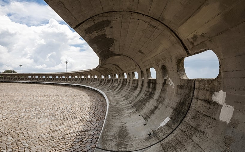 BRUTALISMO DE NÁPOLES A TRIESTE