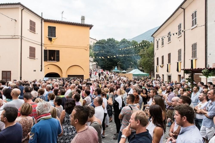 Bueno, eres tan aterrador: el festival anual de personas feas se celebró en Italia