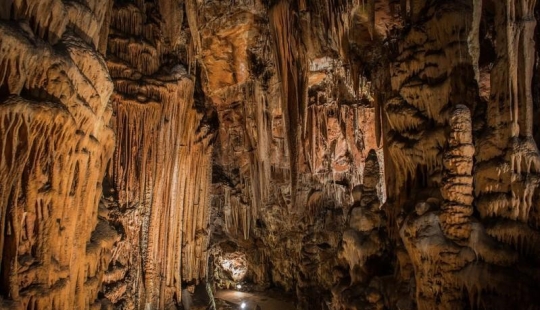 Bulgaria: cueva Syeva Dupka