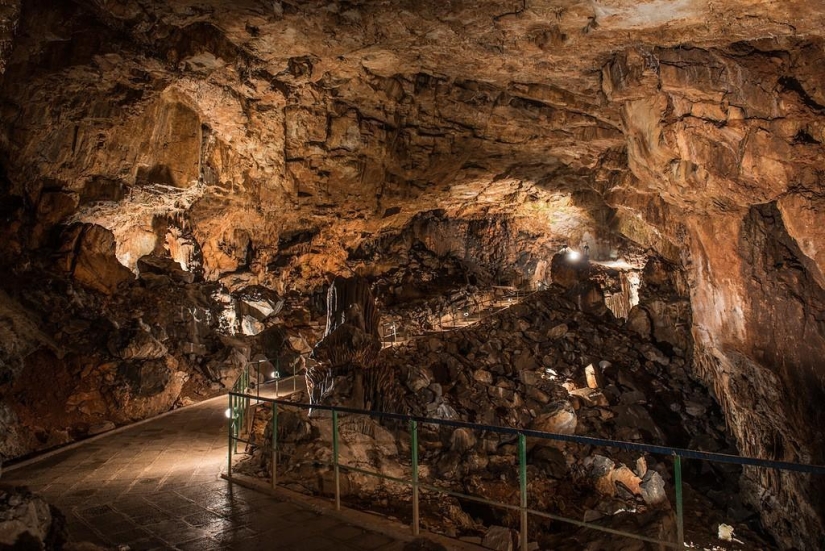 Bulgaria: Syeva Dupka Cave