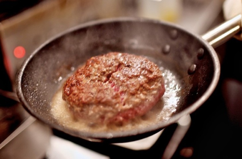Burger: the history of the dish that conquered the whole world