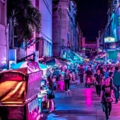 Calles de luces de neón: Bangkok de noche en la lente de Javier Portel