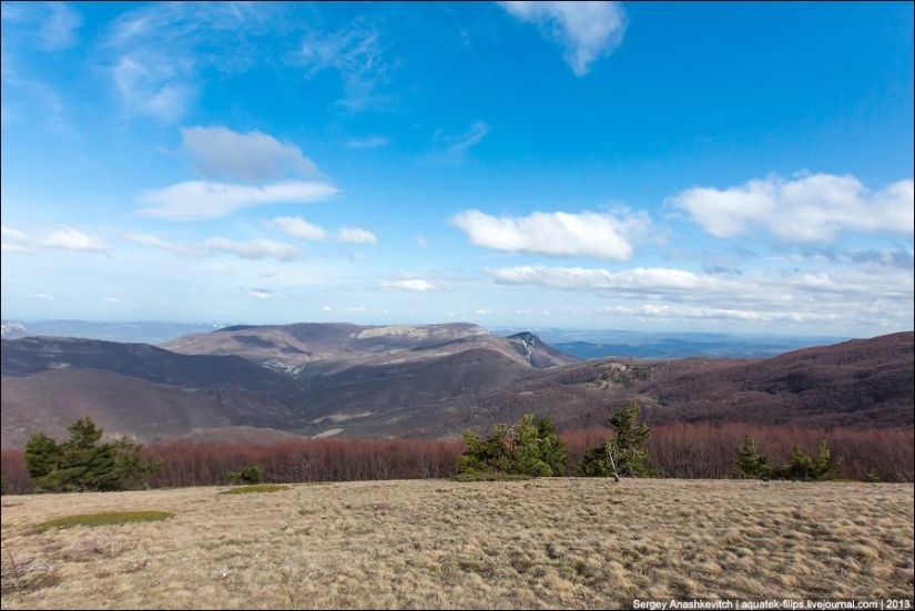 Caminar bajo las nubes. Meseta de Ai-Petri en Crimea