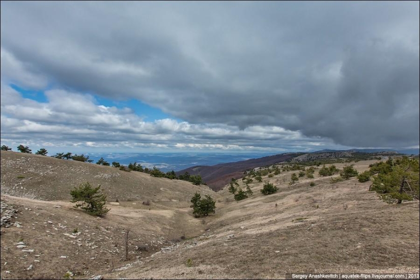 Caminar bajo las nubes. Meseta de Ai-Petri en Crimea