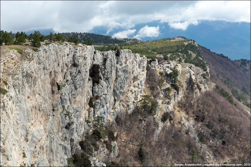 Caminar bajo las nubes. Meseta de Ai-Petri en Crimea