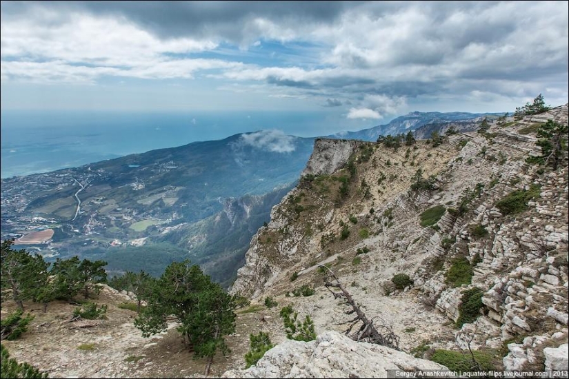 Caminar bajo las nubes. Meseta de Ai-Petri en Crimea