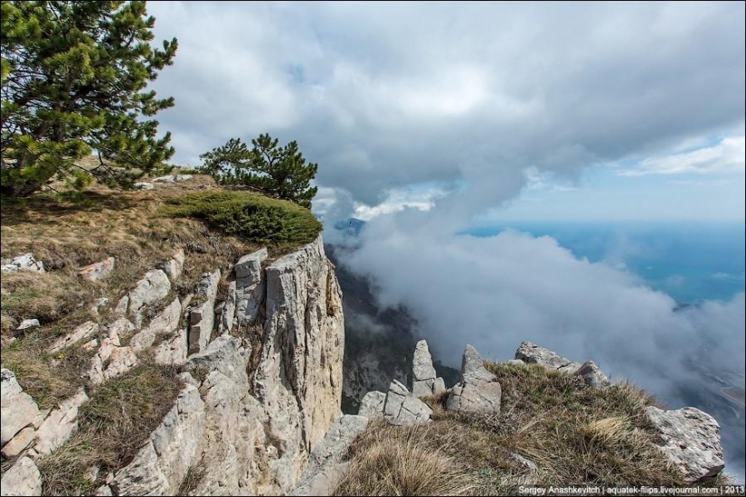 Caminar bajo las nubes. Meseta de Ai-Petri en Crimea