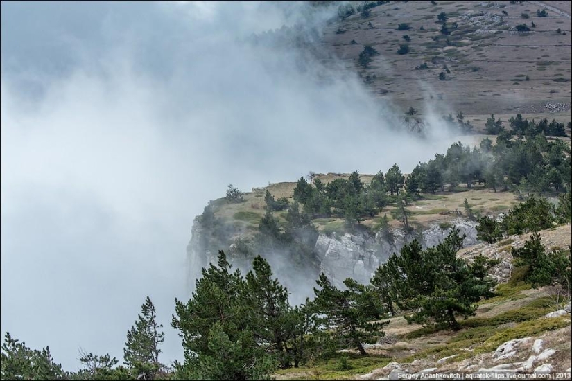 Caminar bajo las nubes. Meseta de Ai-Petri en Crimea