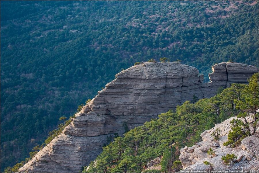 Caminar bajo las nubes. Meseta de Ai-Petri en Crimea