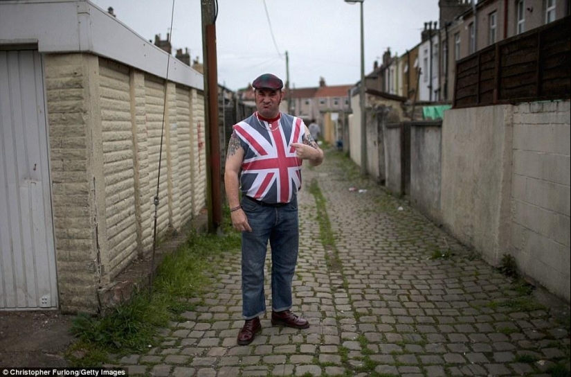Canas en la barba, demonio en una costilla: cómo se juntan los punks ancianos británicos