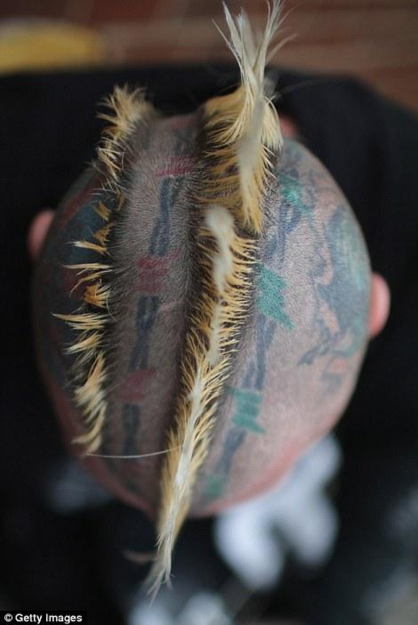 Canas en la barba, demonio en una costilla: cómo se juntan los punks ancianos británicos