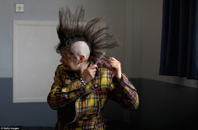 Canas en la barba, demonio en una costilla: cómo se juntan los punks ancianos británicos