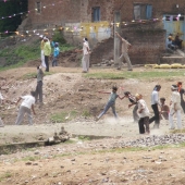 Casi 500 personas resultaron heridas en el festival de lanzamiento de piedras en India