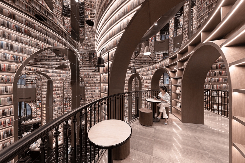 Casi como en Hogwarts: cómo se ve una librería" interminable " en China