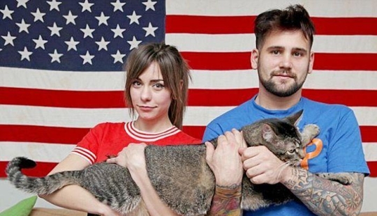 Catosaurus Rex - a giant cat has found new owners