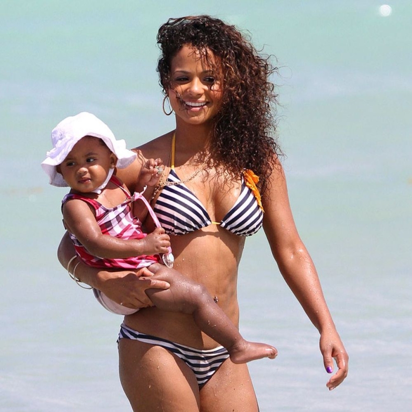 Celebrity moms with great bodies