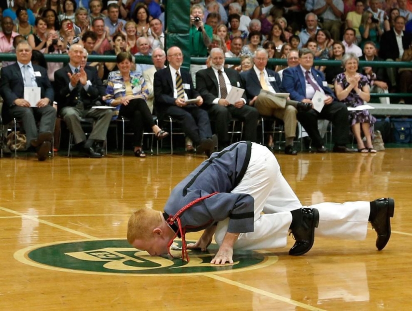 Ceremonias de graduación en todo el mundo.