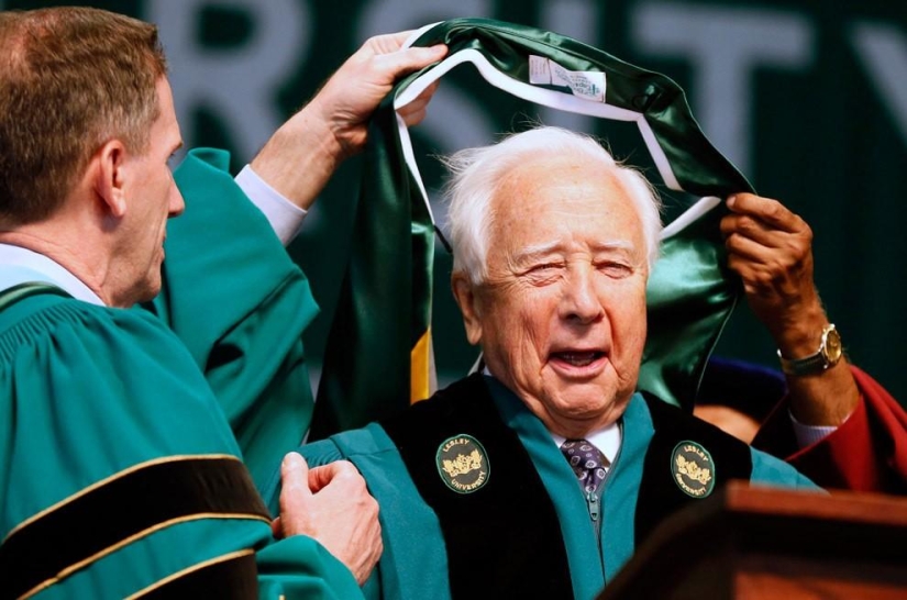 Ceremonias de graduación en todo el mundo.