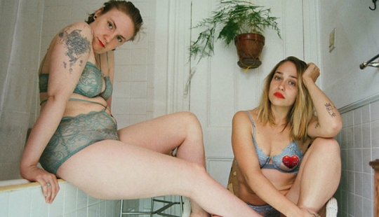 Chicas simples: en la campaña publicitaria de ropa interior, se eliminaron las mujeres con una figura ordinaria Chicas simples: en la campaña publicitaria de ropa interior, se eliminaron las mujeres con una figura ordinaria