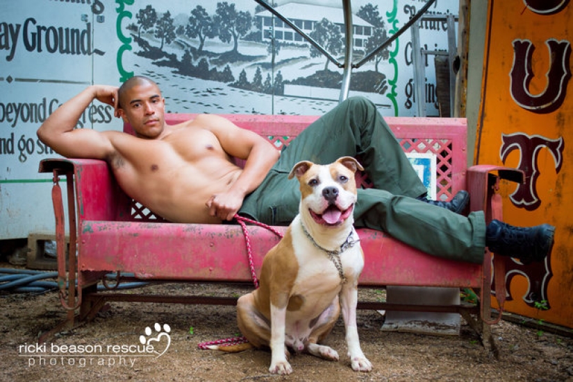 Chicos calientes de Texas se desnudaron para perros sin hogar de un refugio