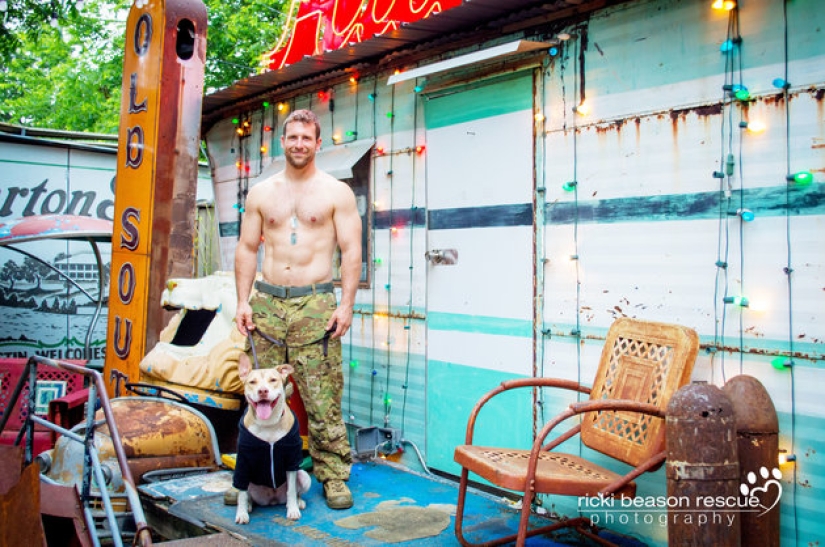 Chicos calientes de Texas se desnudaron para perros sin hogar de un refugio
