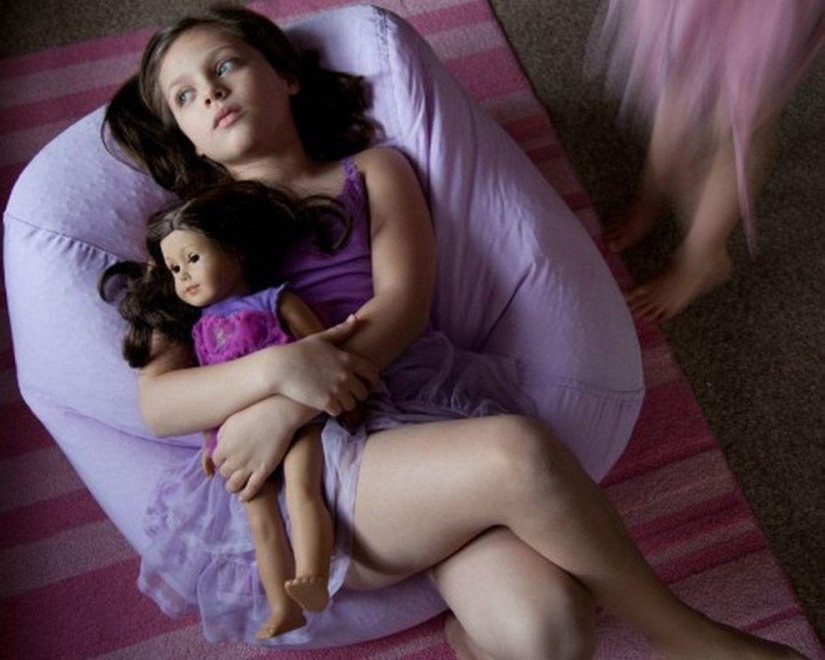 Children&#39;s fashion: girls and their dolls