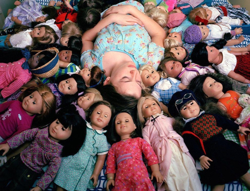 Children&#39;s fashion: girls and their dolls