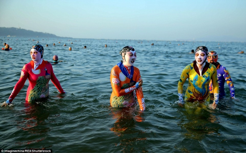Chinese bathing suits "facekini" now come in the form of a panda, tiger and other animals